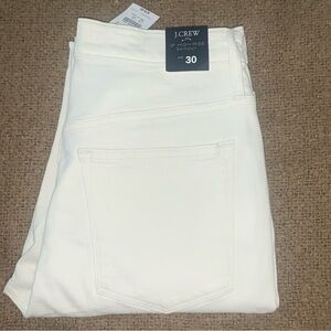 J. Crew
Stylish 10” High rise Skinny Jean in white. Size 30